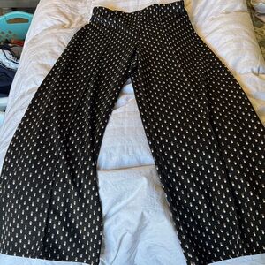 Max Studio Black and White Patterned pants size Large